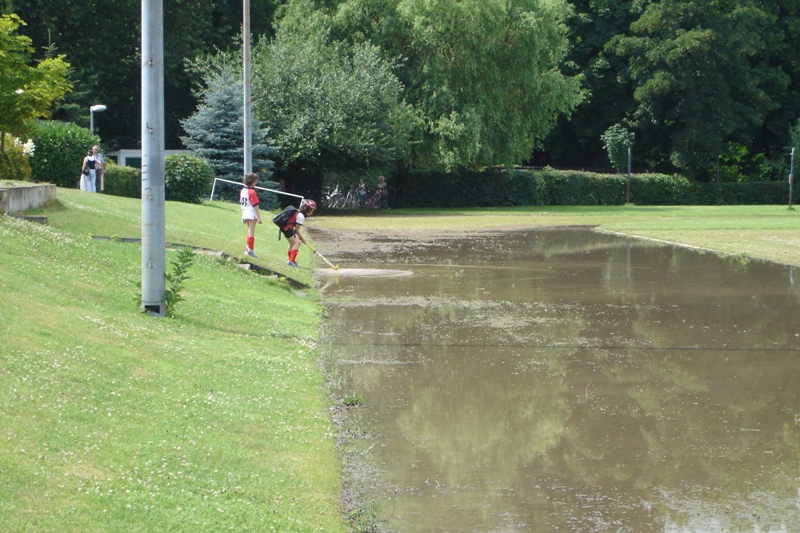 04.07.09 Wasseridylle auf der Laufbahn