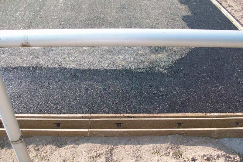 24.04. Die Ausbesserung der schwarzen ET-Schicht schreitet voran