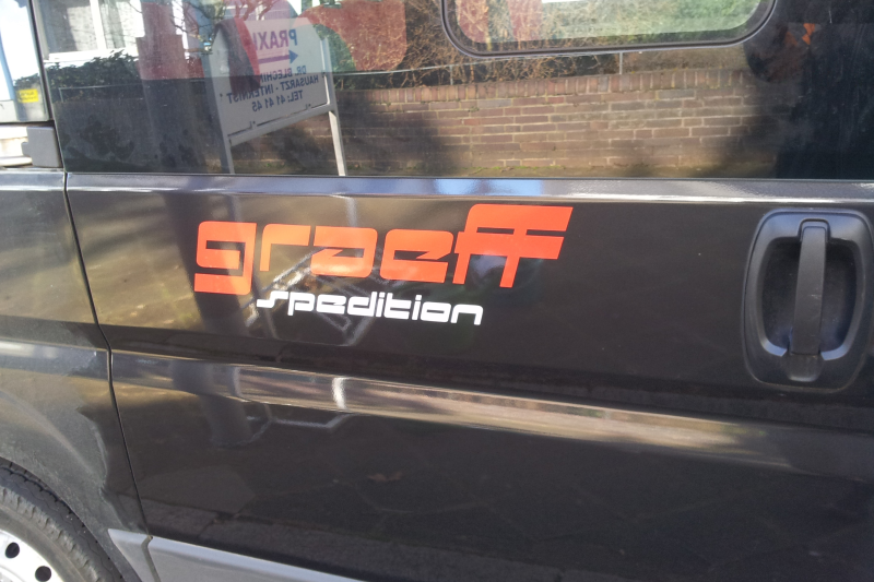 TSVMH-Bus mit Spedition Graeff Werbung