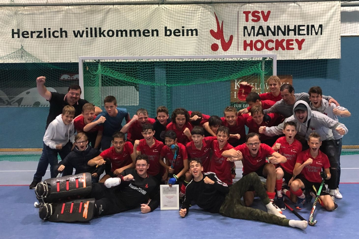 A-Knaben als HBW-Meister Feld 2018 - die Siegerehrung fand wegen Sturmregens in der Primus Valor Arena statt