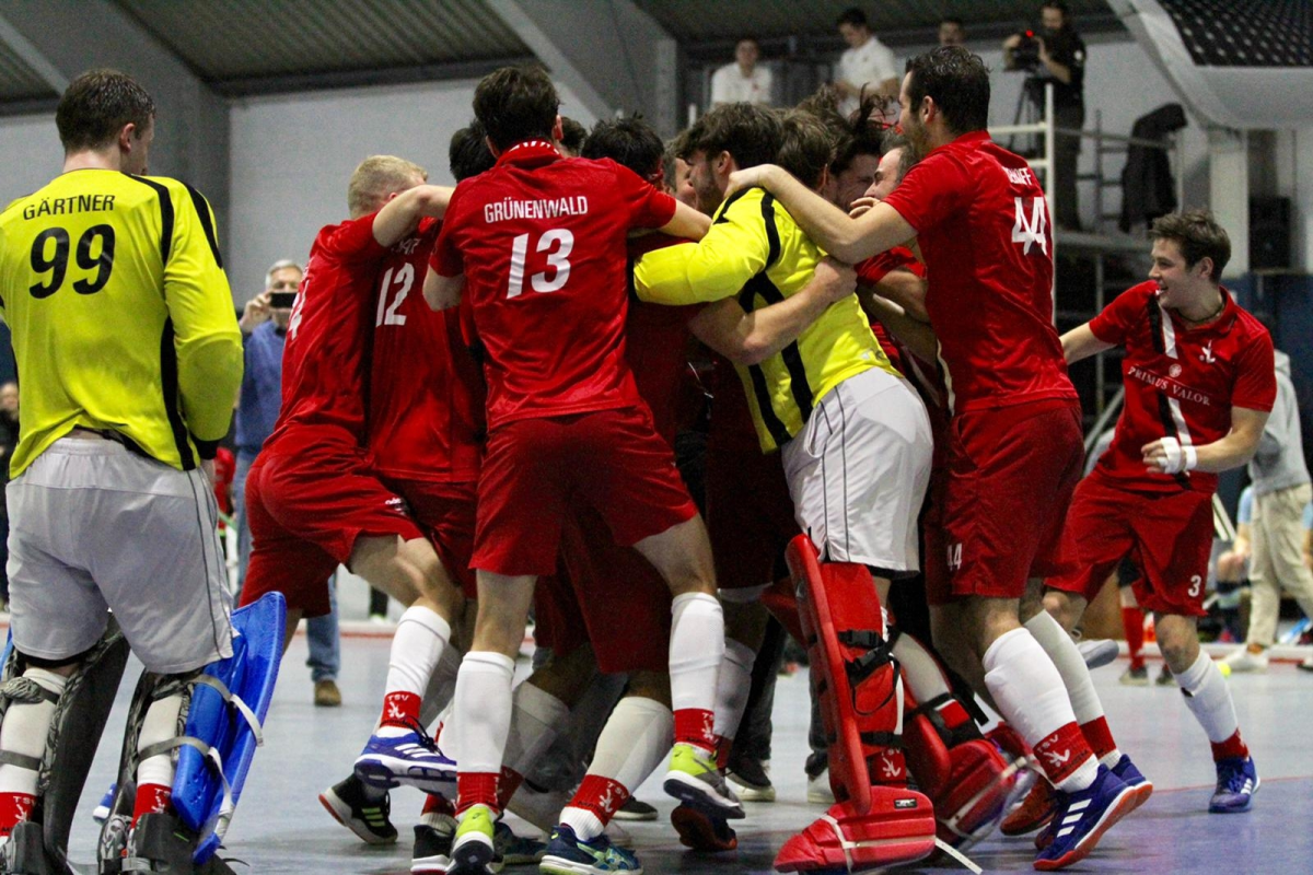 Tigers jubeln nach dem DM-Viertelfinalsieg über die Zehlendorfer Wespen am 19.01.2019