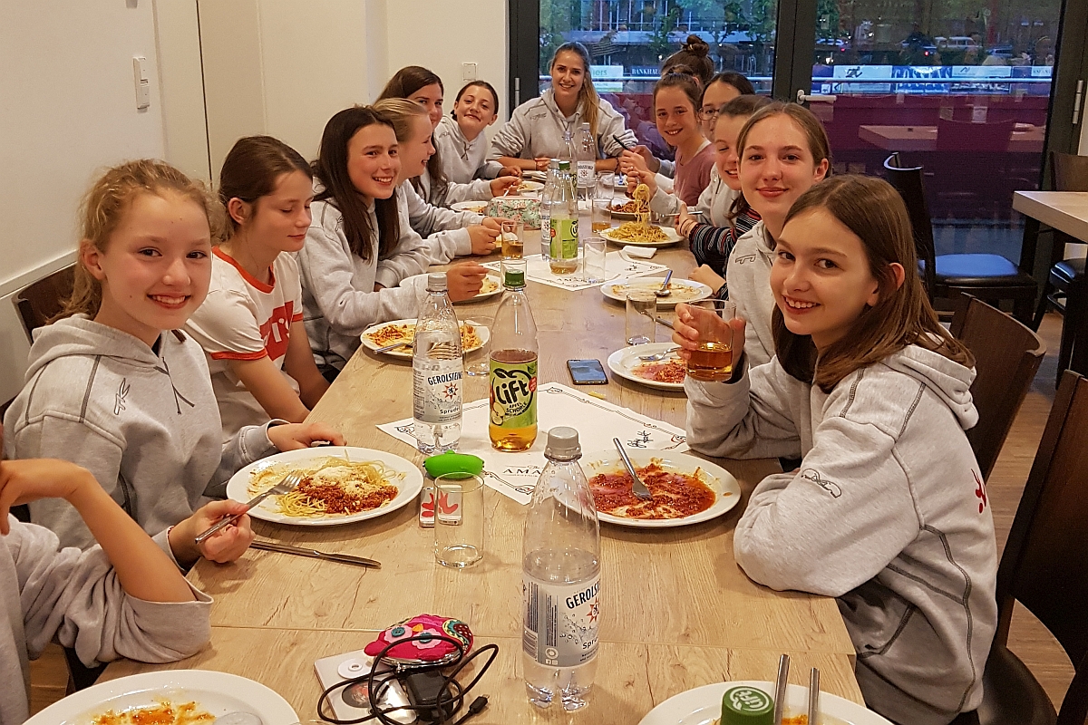 MA DHB Trophy Düsseldorf beim Abendessen am 27.04.2019
