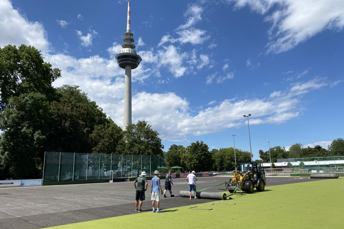 29.06. Das Freilegen des Platzes geht schnell voran