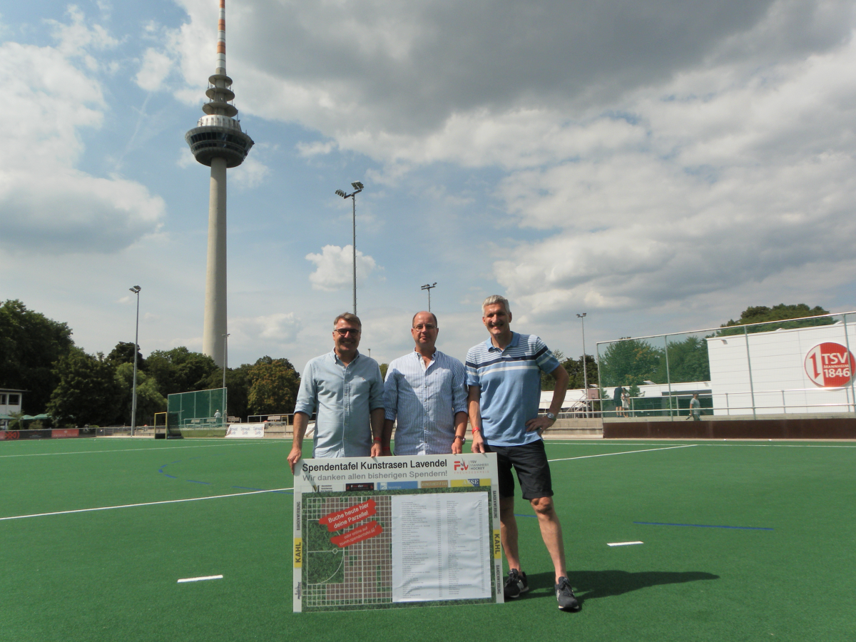 Kunstrasen-Einweihung am Lavendelplatz, 18.07.2020 (von Links: M. Wossidlo, A. Weiher, B. Netzer)