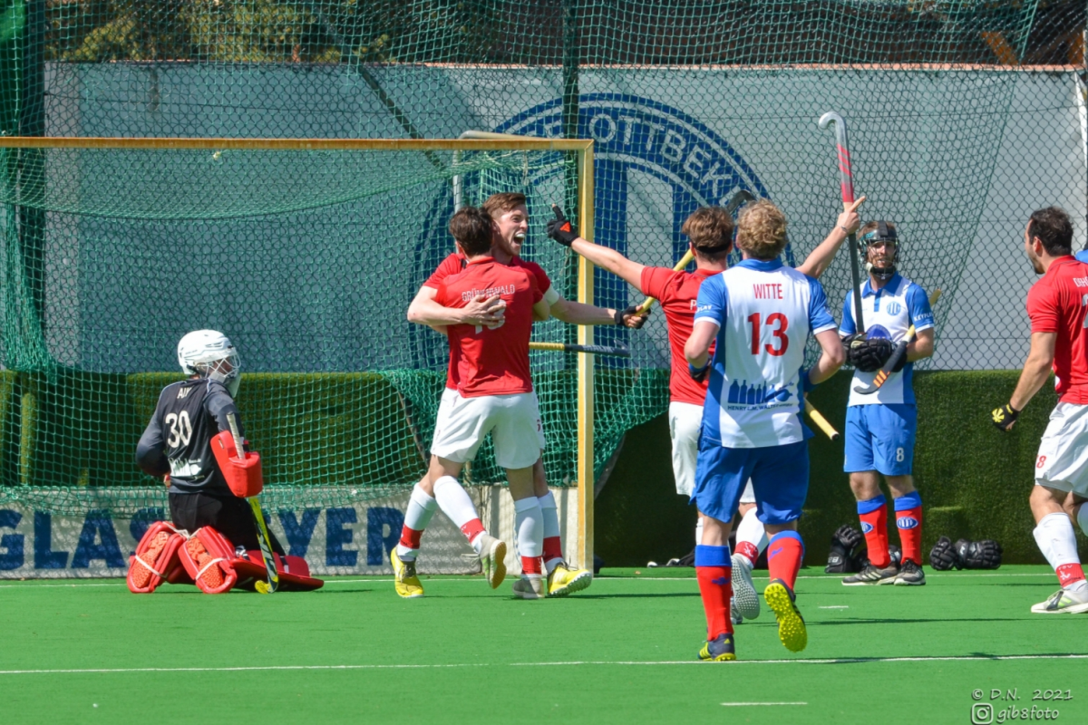 Torjubel Mo Möker beim 1:0 im Play Down Hinspiel bei Großflottbek am 25.04. 2021 (c) gib8foto