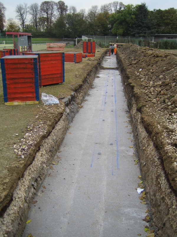31.10.06 Nun kommen die Fundamente für das Nebengebäude