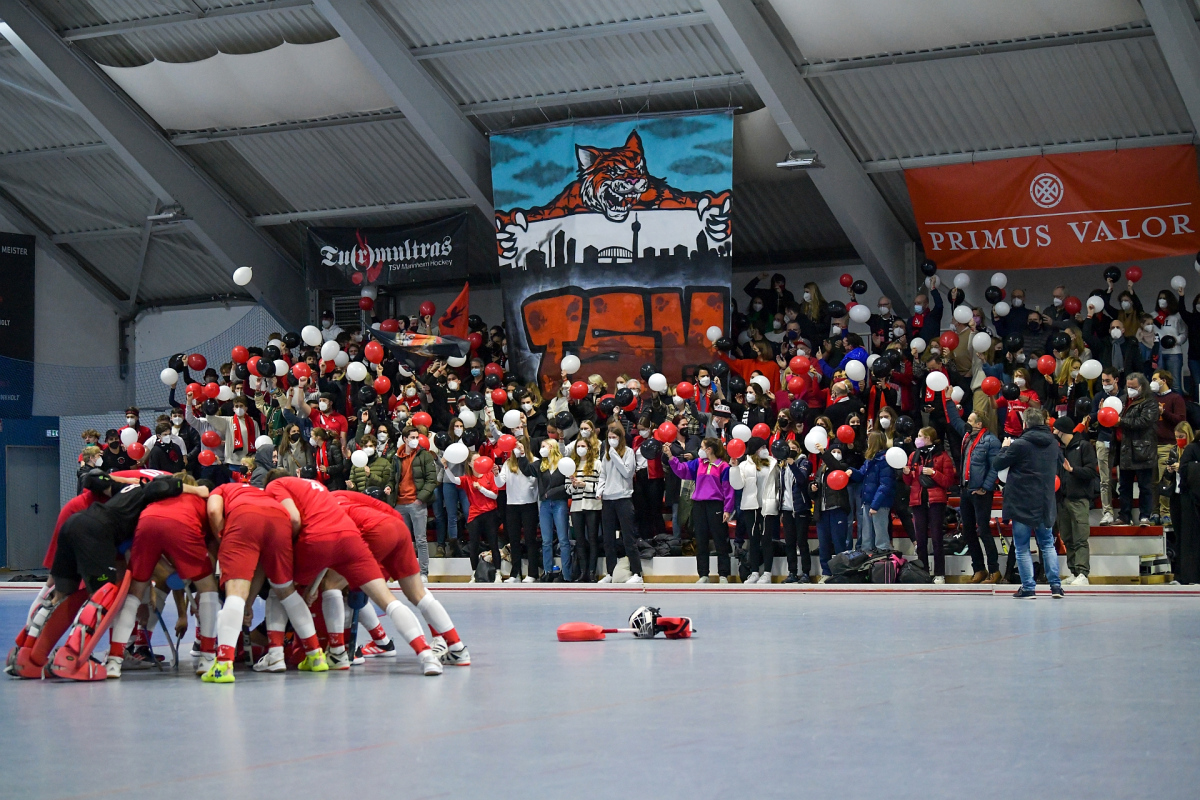 Sensationelle Tu(r)multras Choreo zum Viertelfinale der Tigers vs. HTHC am 23.01.2022 (C) F. Matalla