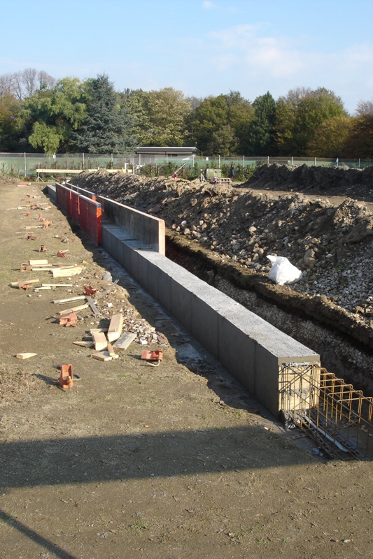 08.11.06 Die Streifenfundamente stehen