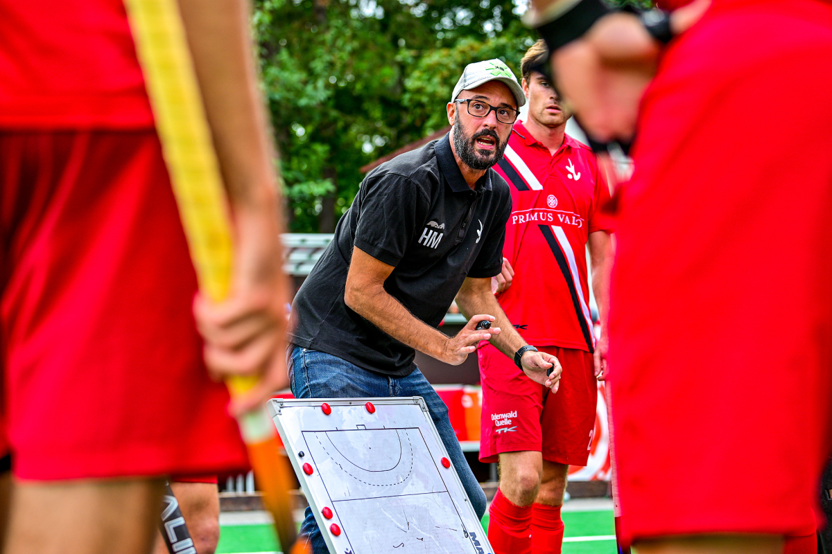 Tigers Trainer Hector Martinez in der Viertelpause