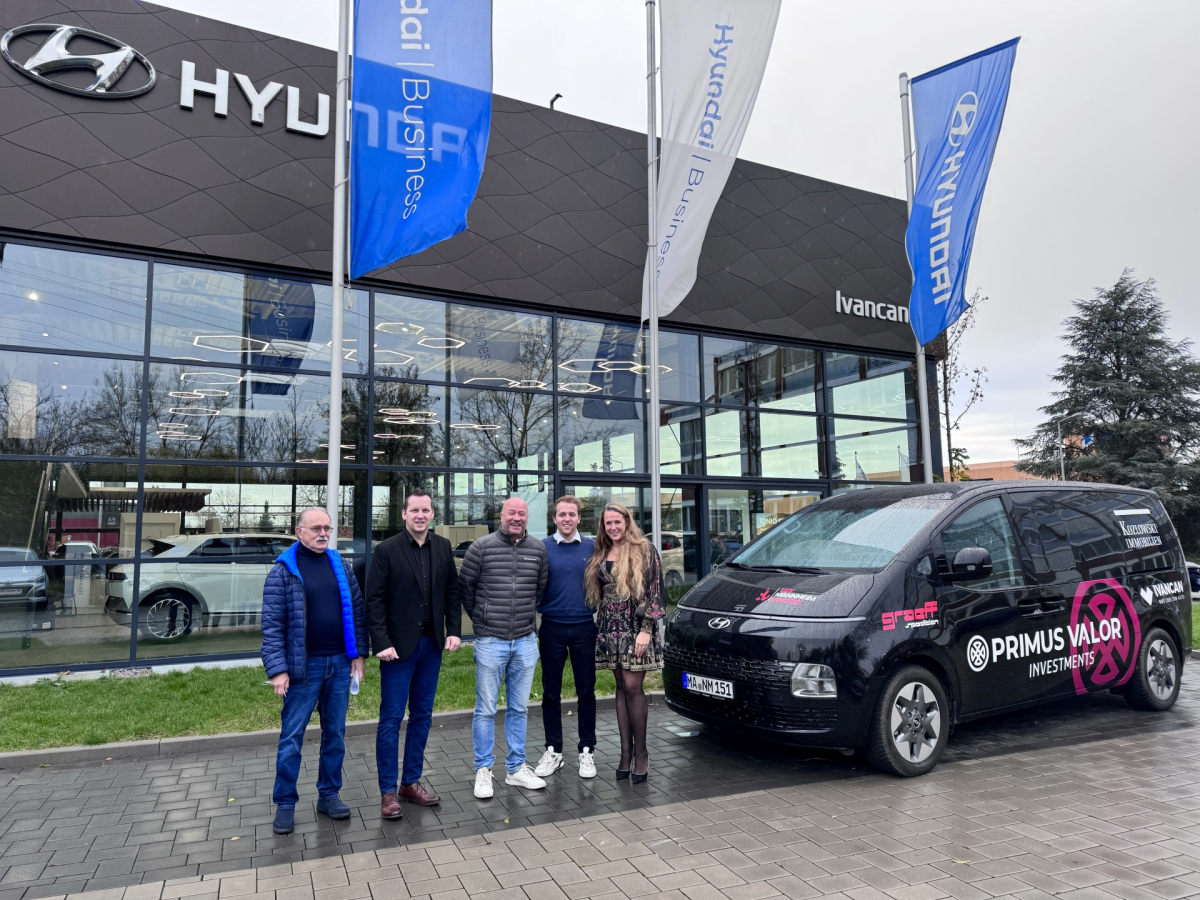 Autohaus Ivancan - neuer Sponsor des TSVMH bei der Übergabe eines weiteren Vereinsbus