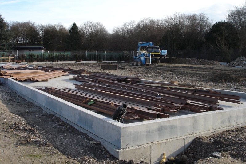 23.01.07 Viele Stahlteile sind bereits hertransportiert