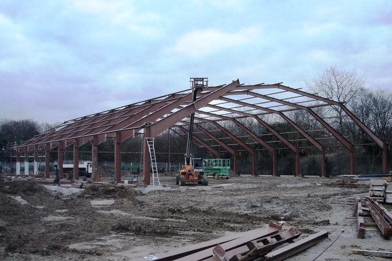 15.02.07 Heute steht das Stahlgerippe schon fast in Gänze