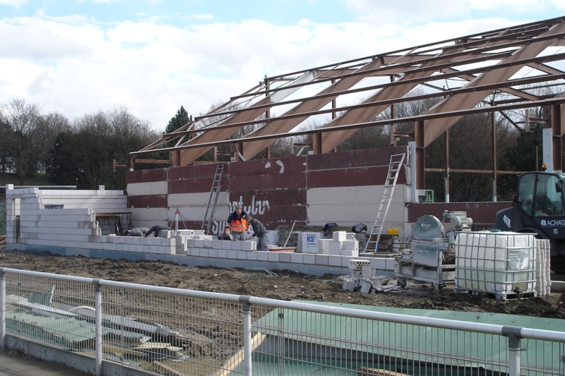 07.03.07 Diese Woche werden die Außenwände des Anbaus hochgezogen