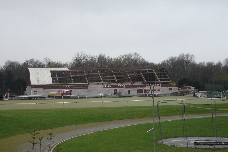 22.03.07 Am Morgen lag in ganz Mannheim Schnee; an der J&M-Arena nicht, hier leuchten jedoch die ersten Dachflächen in weiß