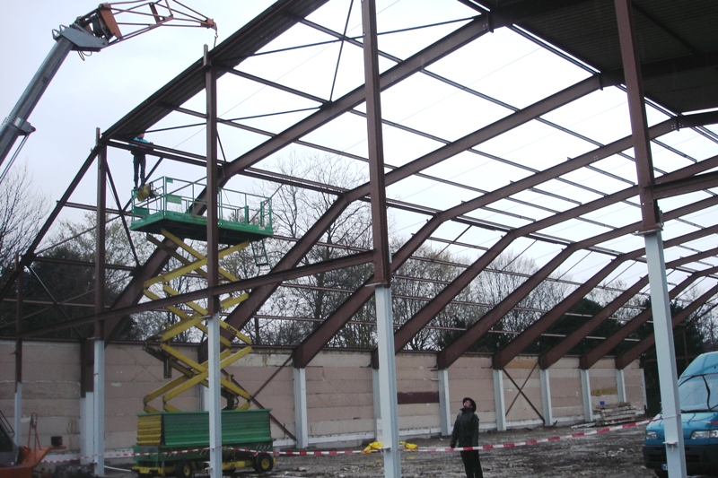 22.03.07 Die Außenwand im Hintergrund bietet ein weites Feld für Ausbesserungsarbeiten