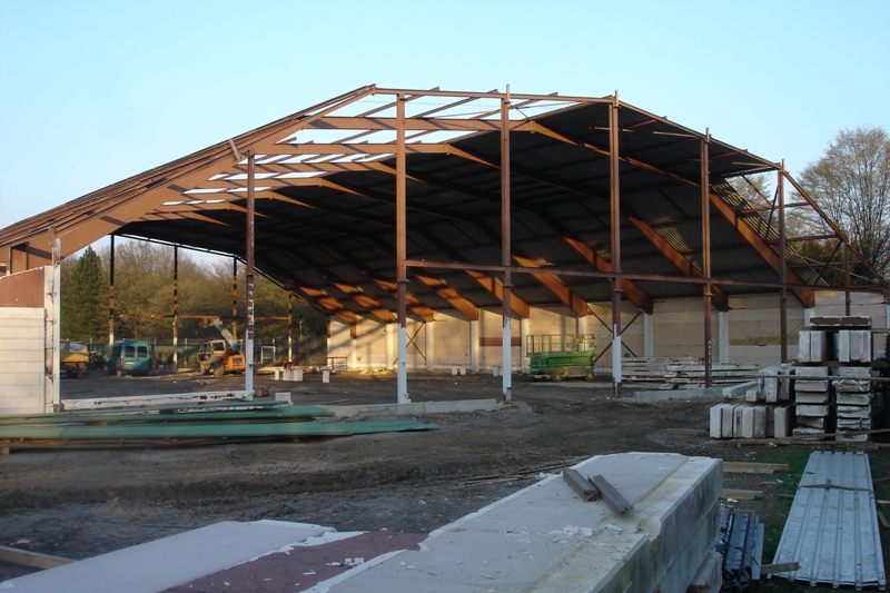 26.03.07 Die hintere Hälfte des Daches ist fast fertig