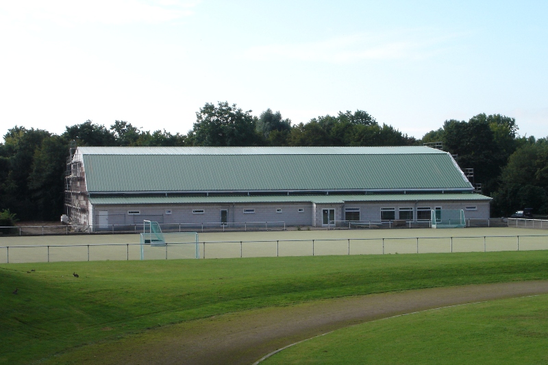 13.07.07 Das Dach in voller Pracht - es fehlen nur noch ein paar Abschlussbleche