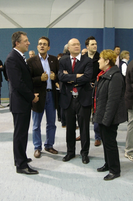 01.12.07 Der OB beim Rundgang in des Halle mit Martin Stahl (Ehrenvorsitzender TSVMH), Dirk Kuchenbuch und Gerda Brand (Fachbereich Sport)