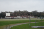 22.03.07 Am Morgen lag in ganz Mannheim Schnee; an der J&M-Arena nicht, hier leuchten jedoch die ersten Dachflächen in weiß (Anklicken für vergrösserte Ansicht)