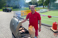 Grillmeister Achim beim gemütlichen Ausklang